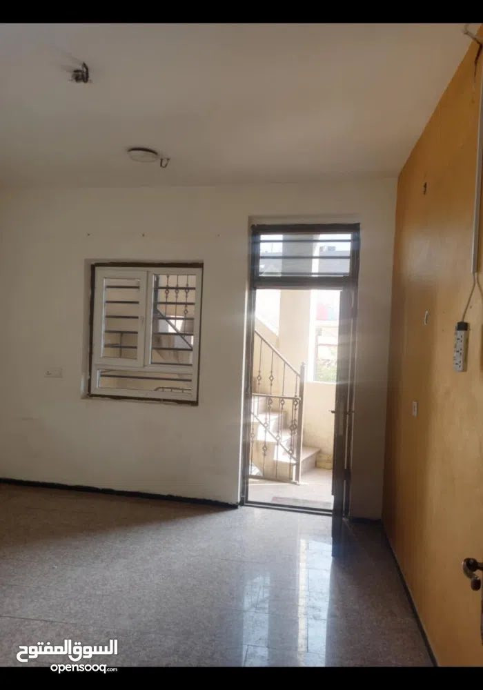 شقة للايجار كرادة ابوقلام طابق 3 موقع متميز غرفة نوم حمام هول مطبخ مدخلين، السعر 650 الف شهريا للاستفسار من المالك مباشرة
***********
