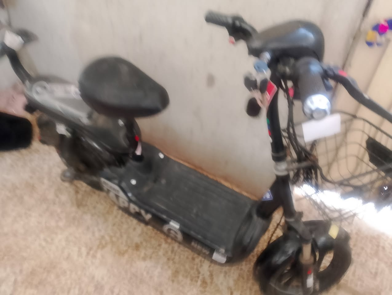 ماطور شحن للبيع بطاريات جداد بعد ماماشي بيهم السعر 200والشراي يتصال اويدلل ***********
