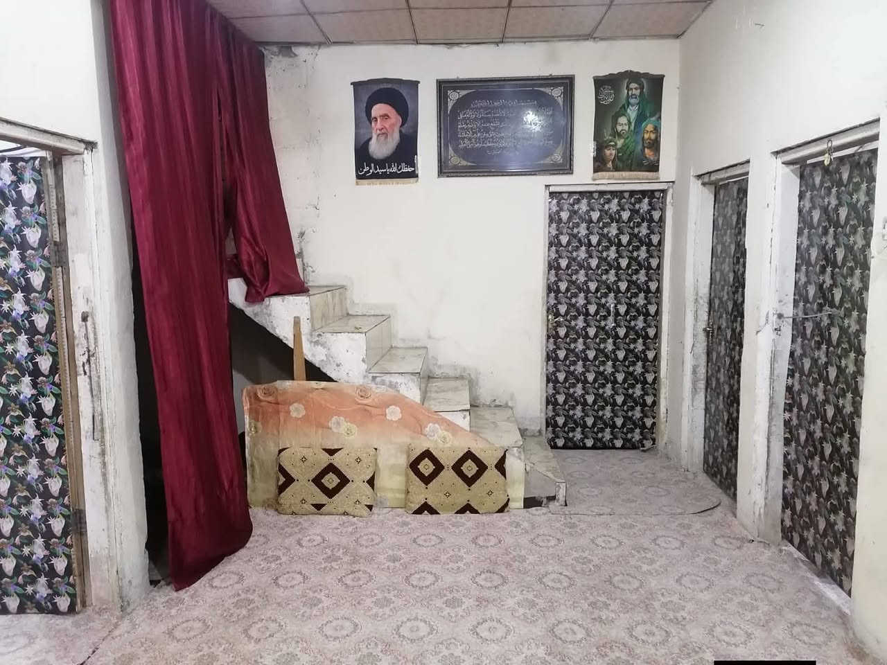 بيت البيع   مكلف بل نشر
هذا رقم*********** 
سعر 50وبيه مجال 

العنوان البصره  شارع السايلو ماقبل المخازن مساحة البيت 175م يحتوي البيت علا غرفتين و هول وديوانية وحمام ومطبخ، مساحة الغرف 4*5 لأولة وثانية 3*6 و الهول 3*4و الديوانية 5*5 و الحمام 2*2 والمطبخ3*3 ..
طبعاً لأرض زراعية
