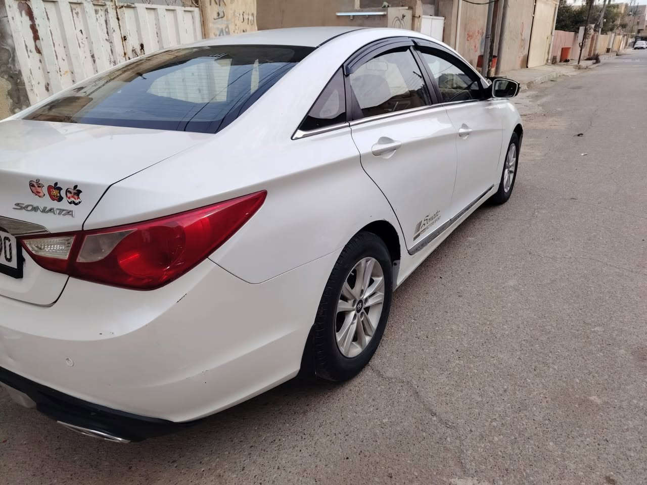 سلام عليك.
مستعجل على البيع 
سوناتا 2011 خليجي 
ضرر قطعتين بدون داخل بدون ايرباك سياره جديده
السعر (100) بيها مجال 
تواصل  ***********
