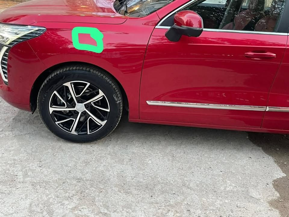 مساء الخير عندي هافال جوليان موديل ٢٠٢٢
بره الضمان فقط كير ومحرك 
السياره لونها احمر مميز : فول مواصفات : مكفوله فقط رصعه من جنب السائق : حاليا واصله ٥٠ الف : كل صيانتها الدوريه في الشركه : مكانها الدوره : الي حابب اي تفاصيل ارجو التواصل مع الرقم *********** واتس اب.
