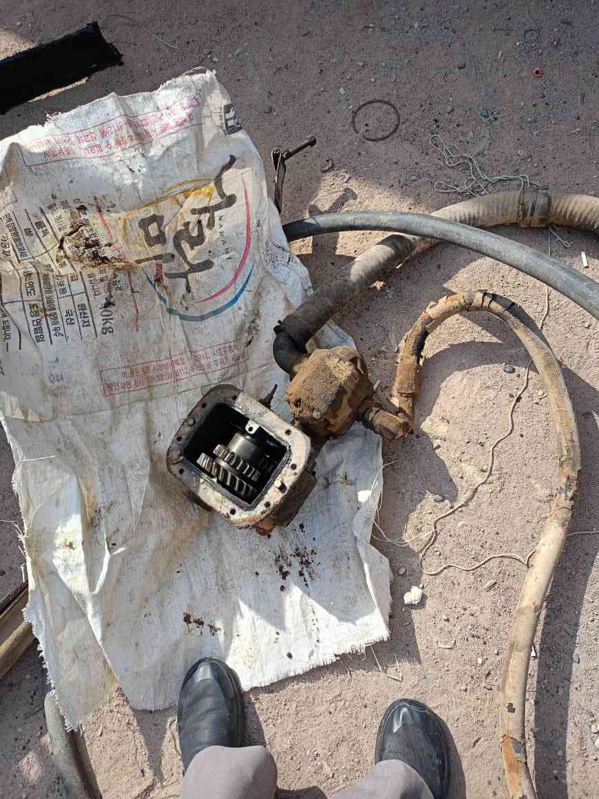 السلام عليكم ضاغطه وطبشه وتانكي هودرليك مال سكانيا سعر٥ورقات مكانه البصرة الزبير ‭٠٧٨٠ ١٢٤ ٩٣٧٧‬
