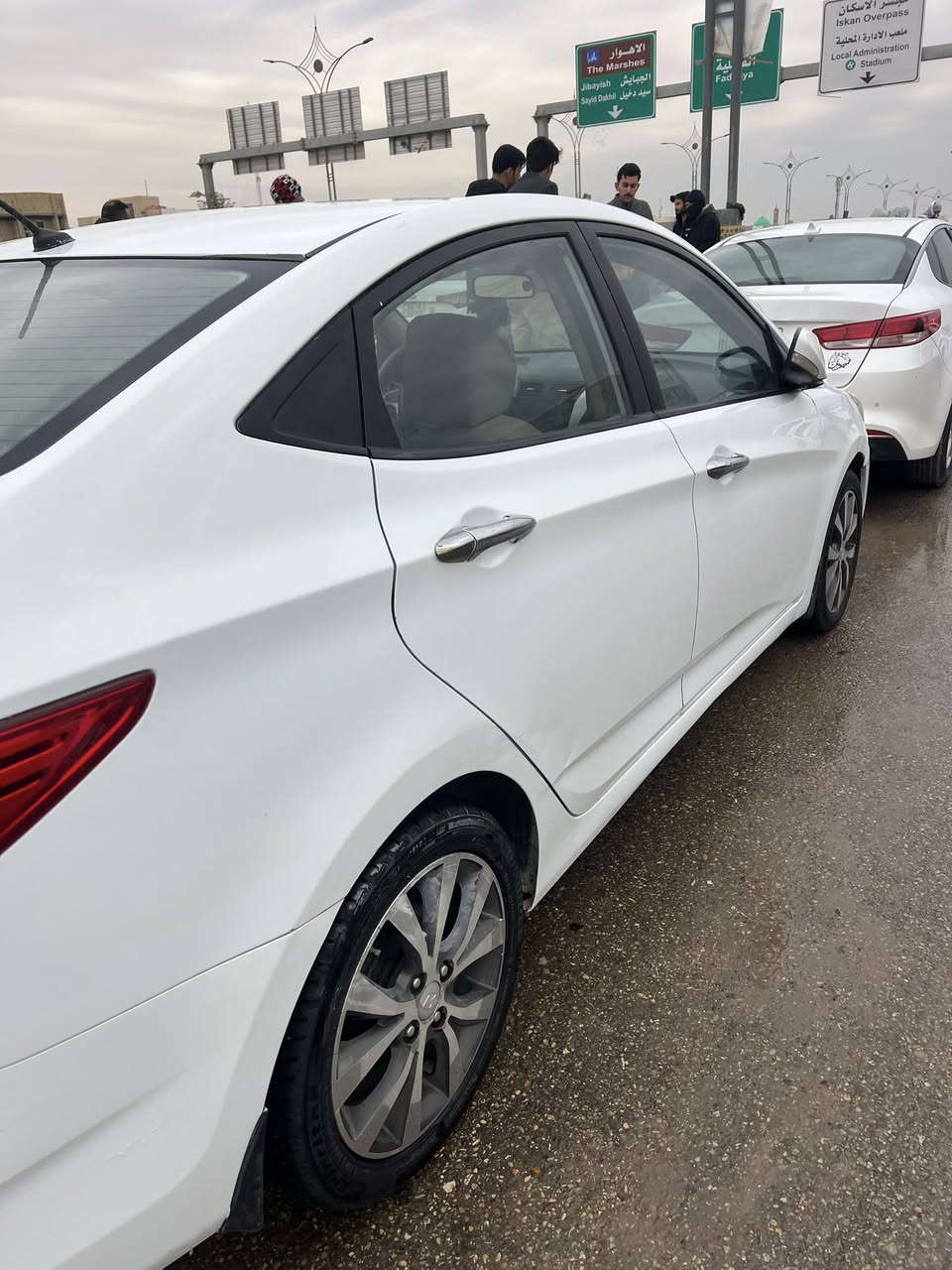 السلام عليكم :- اكسنت موديل 15 خليجي فول مواصفات للأخير السياره ماشيه (170) الف السياره كفاله عامه بيهه فقط  بارد بالبنيد بحدود اصبع واحد وبارد بالباب مال السايق السياره باسمي سنويه (2029) رقم ذي قار السياره دينار م تصرف عليهه 
السعر / 102 وبيهه مجال 
اتصل وبيك خير وتدلل ✅
موبايل/ ***********
