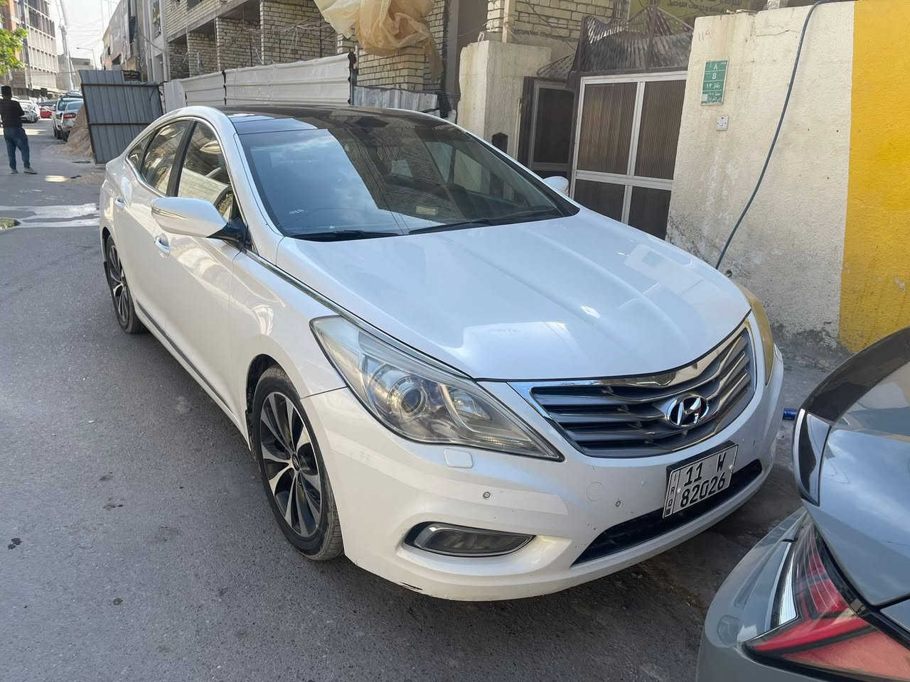 السلام عليكم هونداي ازيرا ٢٠١٥ خليجي كفالة من الحادث بيها باب وجاملغ كلير فقط كير محرك تبريد كفاله غرفتها جديدة سياره ممشى قليل وسعر 129 وبيها مجال  
مكاني بغداد 
***********
