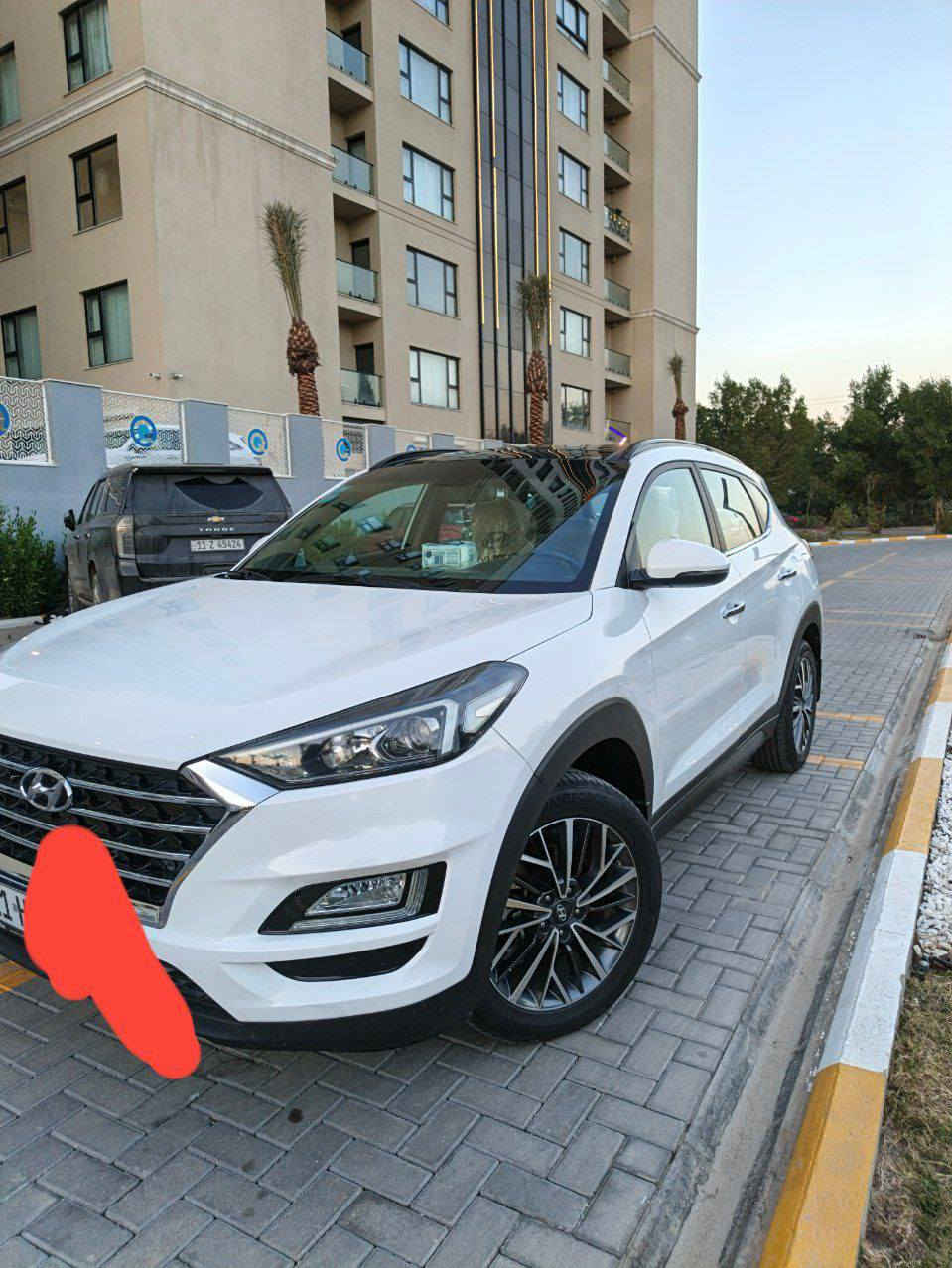 السلام عليكم
للبيع توسان (توكسان) 2019 وارد خليجي ماشية 119 مكفوله كفاله عامه عدا تكحيل بسيط بالصندوك والسونار مرفق بالمنشور رقمها بغداد السيارة تحويل ثاني يوم هزه براد وارقام وسنويه كله جديد مناقصها دينار تشغل وتطلع 

ملاحضه (صدر جديد مكينه وكير  وتبريد وتدفئة مكفولات كفاله عامه تخم تاير جديد) 

مواصفات السياره

داخل لونين مطعم خشب صاج

بانوراما فتحتين 

بصمه تشغيل 

بصمه ابواب

كرسي السائق كهرباء 

مري شفط

حساسات

تبريد قطعتين

دبل تحكمات ستيرن

محرك دوش

شحن لاسلكي 

مري شفط

ويل 18 كروم 
 
السيارة احلا من الصور استخدام شخصي 
نضيفه مكفوله من الزنجار والخياس افحص وين ميعجبك 
( اخوان السعر 210$ وبيهه مجال بسيط للشراي السياره كفاله عامه 

للاستفسار اكثر 

*********** مكان السياره بغداد الكرخ حي الجهاد
