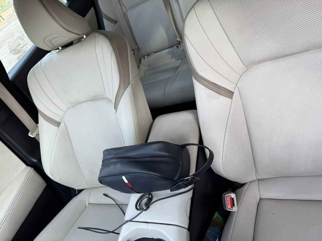 كراون هايبرد ٢٠٢٣خليجي مكفول الصبغ بيه بس بارد ماشيه ٥٨٠٠٠ ورصعتين فول  لمتد  31000$حي العدل ***********
