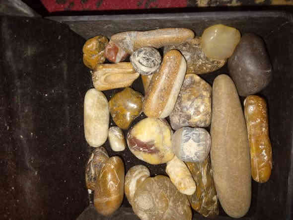 عندي هذني للبيع ماعرف شنو نوع حجر تصل على رقم ***********ناصريه
