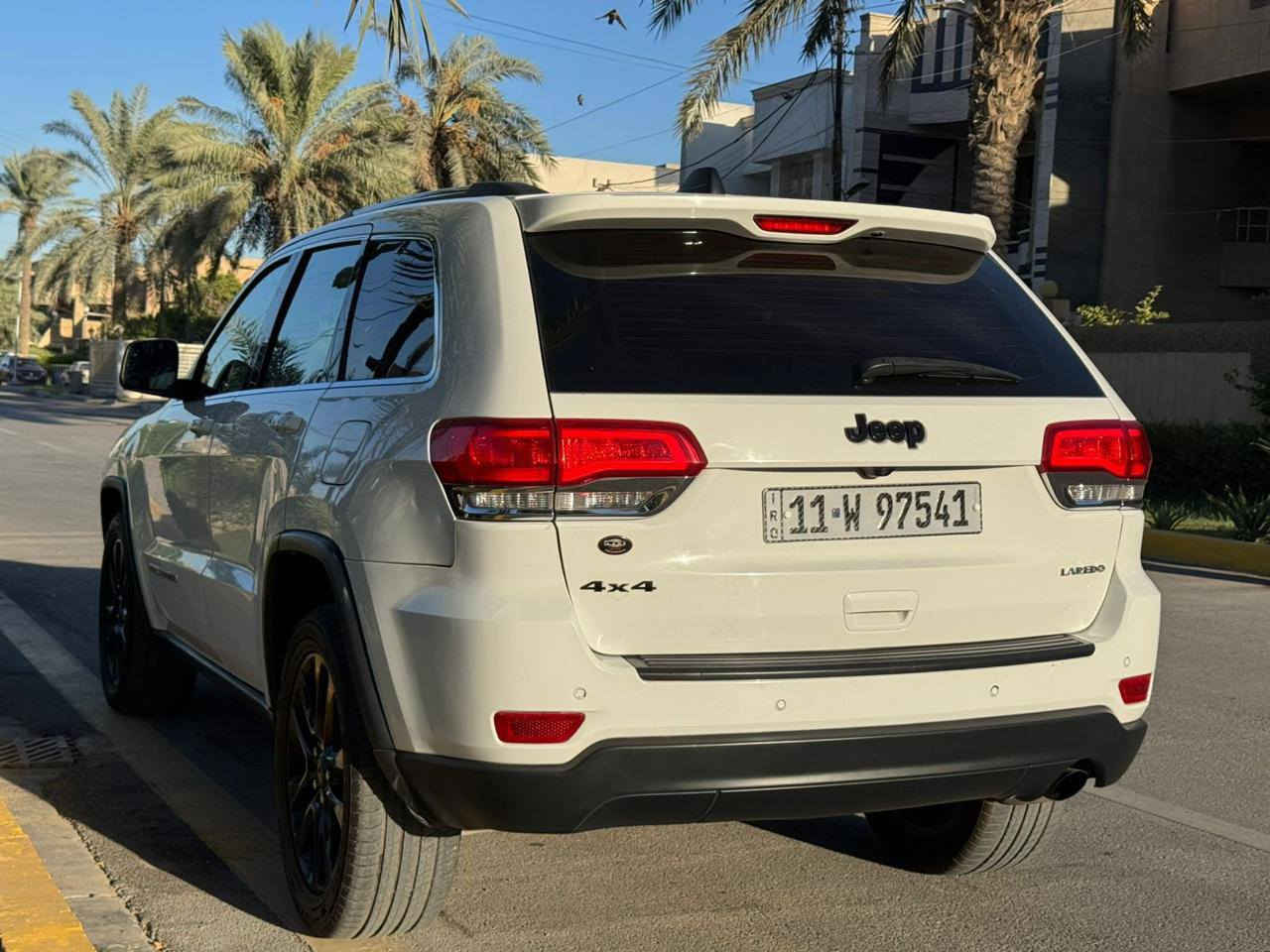 سلام عليكم من رخصت الادمن جيب لاريدو م 19 بصمه تشغيل وابواب جنطه عاديه ماشيه 107Mحادثه موظح بلصور وسياره جاهزه من كلشي ولاكلووب مشتقل بيه سعر 220$وبيه مجال الطيبين العنوان بغداد ابو غريب *********** سياره بانزين عادي وليس محسن تخم تاير
