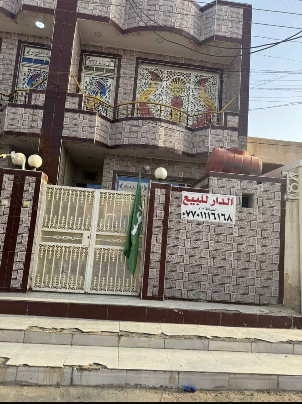 دار   للبيع
📍 الموقع: حي الخليج  
ثاني فرع من جهة شارع البتيرة  
أول بيت يم الركن

📐 المساحة: 100 متر  
🏗️ البناء: طابقين – بناء كامل

✨ تفاصيل الدار:  
▪️ الطابق الأرضي:  
استقبال مرتب  فية  ديكور   
، مطبخ بمدخل وحده، 
وغرفة نوم  
اضافة  الى  صحيات  كاملة  داخلية  وخارجية 
▪️ الطابق العلوي:  
غرفة نوم كبيرة جداً مع صالة واسعة ومريحة  
وصحيات  كاملة 

🏠 الدار كامل ونظيف نظافة عالية وجاهز للسكن فوراً
  
📄 الوضع القانوني:  
✔️ طابو صرف باسم المالك  
✔️ خالي من أي إشارة حجز
وغير  مطلوب  اي  قرض  
📞 للاستفسار الجدي فقط:  
***********
