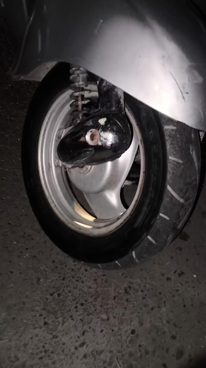 السلام عليكم دراجه عبد الحليم كلاسك دراجه خير من الله كهربائيات شغاله اشاير عل هورن على سكن عل كلوبات مكينه ما مفتوحه ابد هندر بس سلف نقص يرادله تبديل السعر 225 وبيها مجال بغداد حي القاهرة ***********
