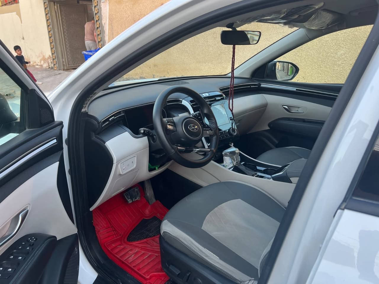 سلام عليكم شاب من رخصت مدير الكروب المحترم سياره توسان البيع فقط موديل 2022ماشيه 59الف مكفوله من صبغ بس شوي بارد موصفات السياره حساس الامامي خلفي رقم شمالي السفسار رقم صاحب السياره ***********
