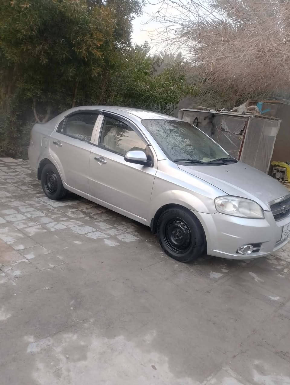 سلام عليكم افيو موديل 2009 خليجي مفتوح اوتماتيك سياره بيه ضربه جاملغ الخلفي جهة اليمين والباقي مكفول من ضربه ومصبوغه عام  مكينة  وحداديه وتخم تاير كله جديد رقم نجف دولي سنويه ل 28 مكان نجف مناذره ***********
 علي عباس الجبوري
