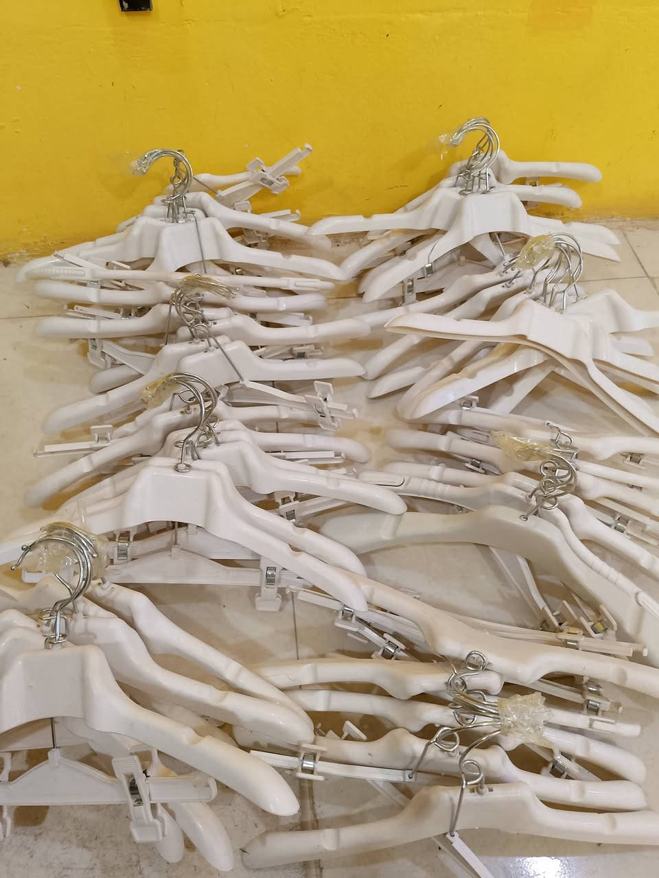 تعاليك ملابس اطفال 
ونسائيه 
تعاليك حجاب 
جديده مابيه اشي مكسور لو تالف 
لتواصل الانبار حديثه حي العسكري 
اكو خدمه توصيل 
لتواصل ***********
