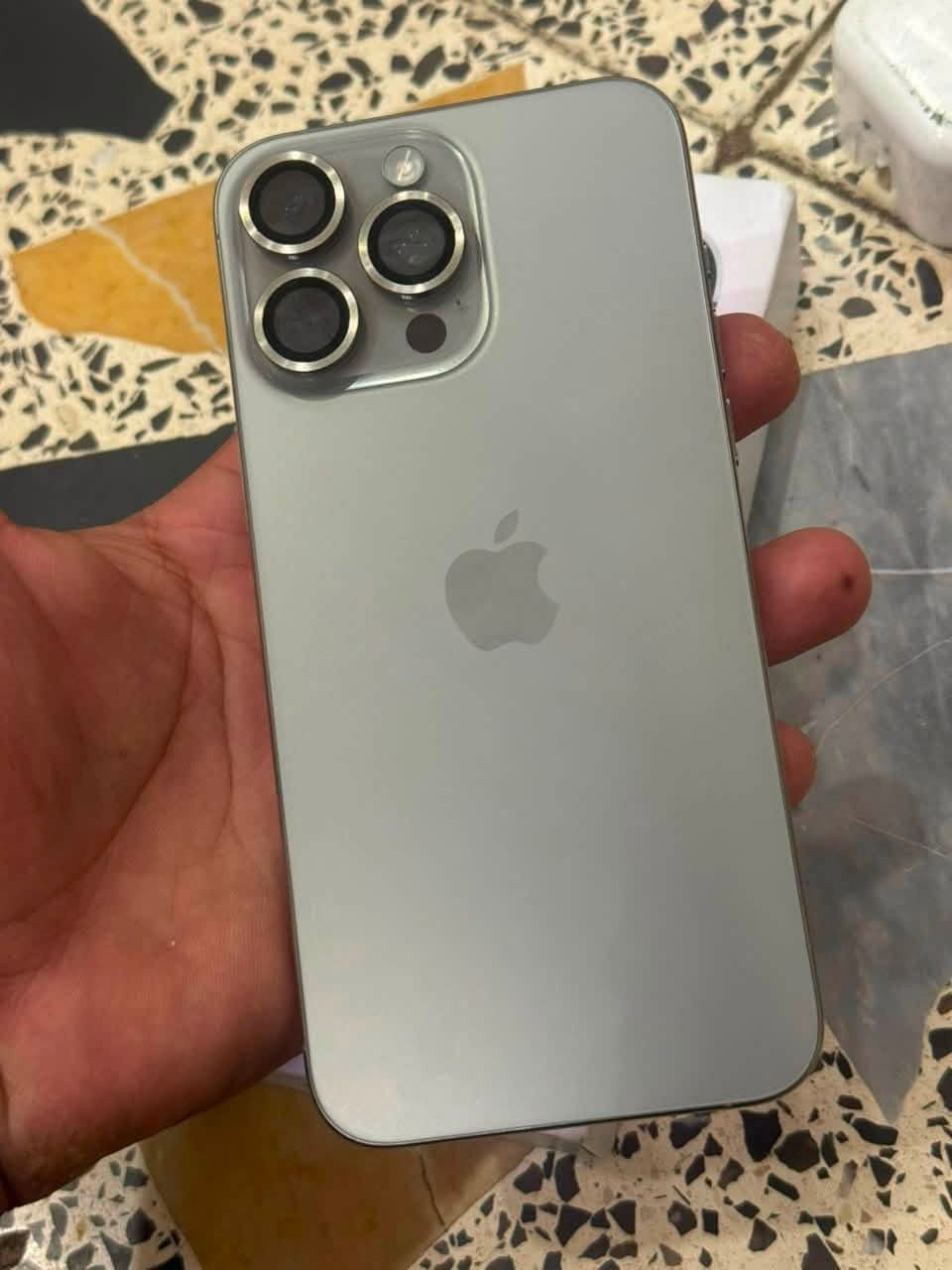سلام عليكم 
ايفون 📲 15 pro max  تيتانيوم شرق اوسط AAA
ذاكره 265 بطاريه 85 الجهاز يخبل بل قران امانت الله ورسوله شخط واحد مالي الجهاز مبدل فقط شاشه سوبر امولد شاشه تخبل ٣  خيارات من انور ابل الجهاز نضيف نضيف نضيف 
العنوان حي اور شعب 
السعر رح يكون 
825 وقابل للتفاوض قليل 
رقم ***********
