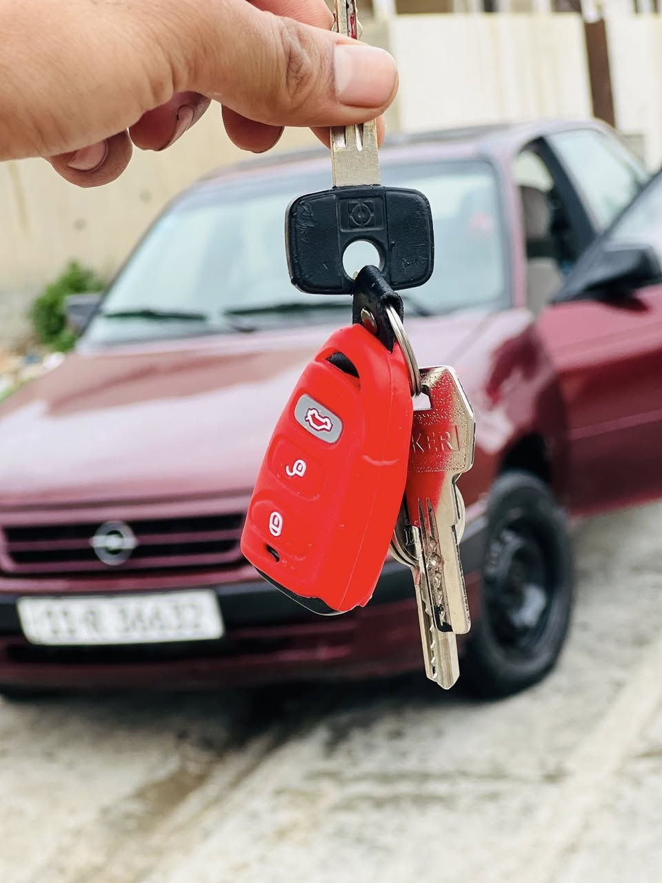 السلام عليكم .
اوبل استرة محرك 16
رقم بغداد دولي وسنوية بسمي مداور ثاني يوم 
كير جديد مال كصة جديد
محرك بي بداية بخار خفيف حيل
دوش مو نزولات
قفل كنترول اربع بوب  
كهربائيات شغالة كامل  
السيارة صبغ حزام سابقا و مضروبة كلير جمالية فقط بدون خياس
تايرات بعد الشعيرات بيهن
سيارة حلوة وناعمة بالشارع 
سعره 39 وبيه مجال حك جيتك 
السيارة بالحويجة /كركوك
للتواصل ع الرقم 
***********
