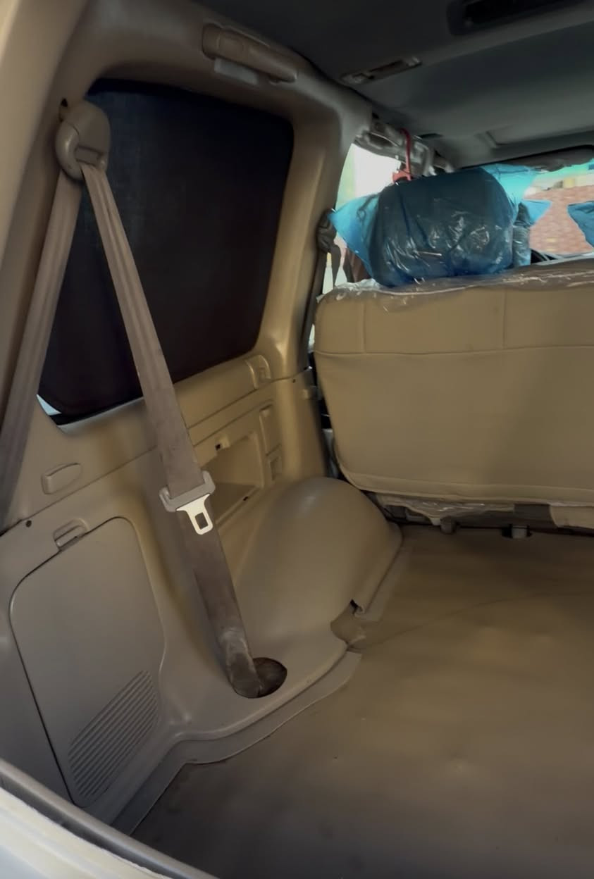 السلام و عليكم
لاندكروز موديل 2004 (8v) استراد. خاص مواسفات لكزز
سياره نضيفه داخل و خارج
مكينه و كير نضيفه  مابي ولا مسرف كلشي نضيف
دبل تانكي و  غاز
رقم و سنويه جديد و بسمي تحول شرط ثاني يوم
سياره صبخ حزام بدون حادث 
السعر. 143 بي مجال بسيط 
عنوان اربيل
رقم و واتس اب
*********** - ***********
