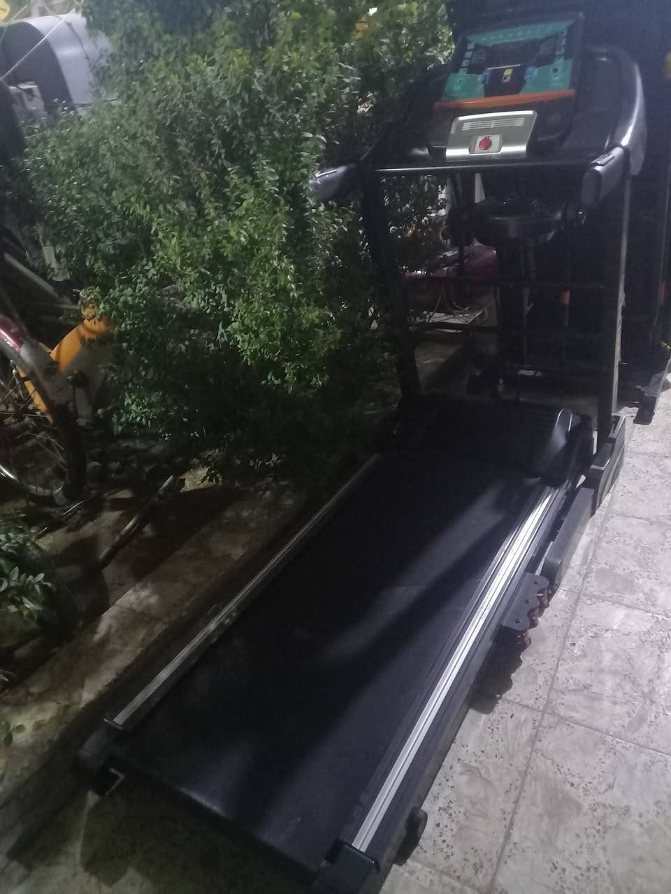 جهاز جري استخدام منزلي نضيف جدا وزن يتحمل ١٦٠كيلو بي حزام تكسير شحوم تدليك جسم كامل موصفات مبي ثري سماعات بلوتوث العنوان بغداد السعر 200
 ***********
