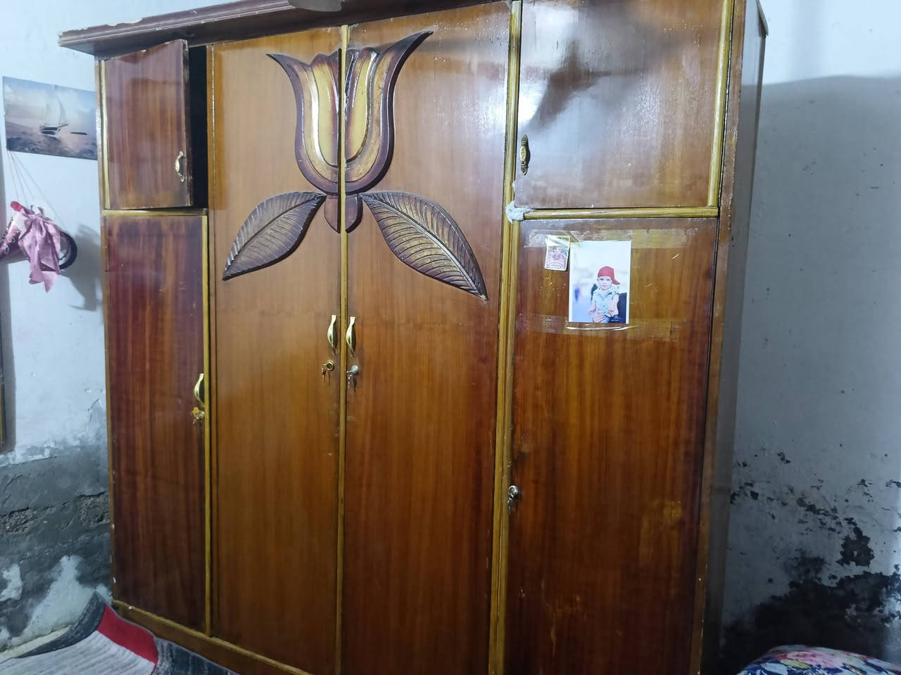 كنتور للبيع نضيف تكمة 4 بوب مكاني بغداد قريب عل فلكة حي نصر سعر 175 وبي مجال بسيط.  ***********
