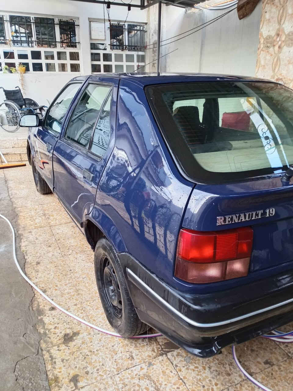 سلام عليكم رينو 19موديل 91 سياره محرك 12 طخم تاير جديد باتري جديد سعرها 30 مجال رقمهي ***********
