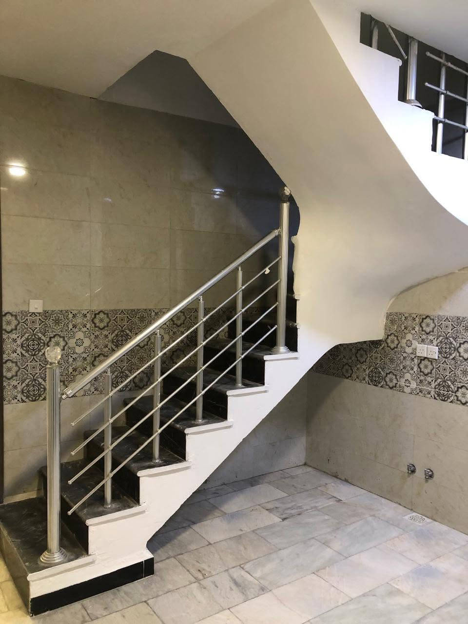 �✨ للإيجار في السيدية – بيت راقي ومميز ✨🏡
🌟 بيت بمساحة 65 م
🛏️ يتكون من:
✅ 3 غرف نوم
✅ صالة
✅ مطبخ مرتب
✅ خدمات متكاملة

💰 السعر: 825 ألف دينار عراقي (قفل)
📞 للاستفسار والحجز:
مكتب حلم عقاري للوساطة العقارية
📱***********
