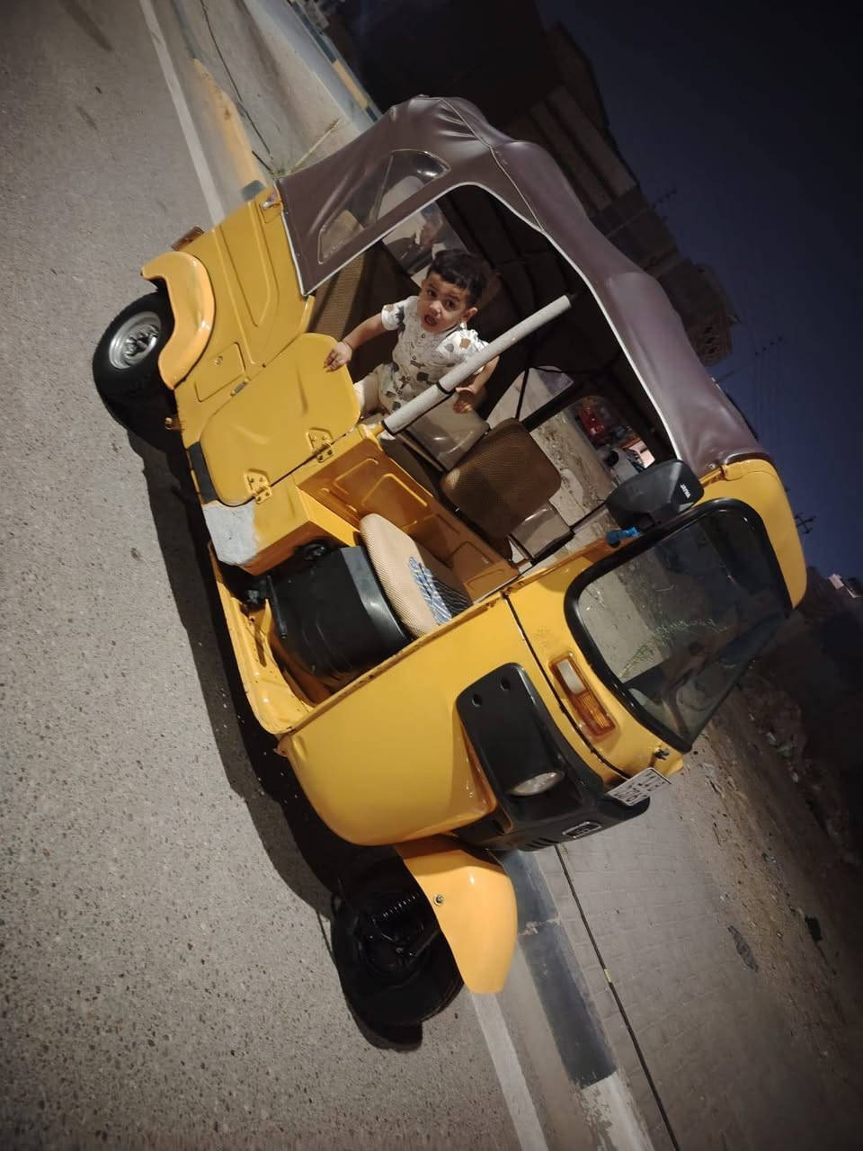 تكتك  باجاج 21 بشهر 11 محسوبه عل 22 مابيه ضربه بيه رشات صبغ  المكينه مجفته مره وحده رقم وسنويه لل31 
 العنوان  البصره  ياسين خريبط السعر 6800وبيه مجال قليل حك الجيه
للتواصل واتساب فقط *********** الخط معلق واتساب فقط حياكم الله وكل الهلا
