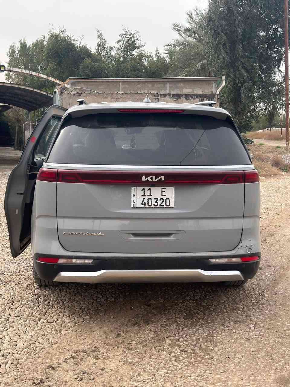 Kia Carnival2022‪
السيارة وارد امريكي مرقمة بغداد تحويل مباشر 
السياره بسمي 

المواصفات :.
1.رادار أمامي 
2.حساسات أمامية +جانبية +خلفية
وقوف ذاتي 
3.اشاير بل مري +
مري قلاب
4.تشغيل عن بعد 
5.اربع بصمات بل بيبان
6.فتح الابواب عن طريق البصمة 
7. أربع بردات خلفية دفن 
8.عدسات زينون +بگ لايت ليد
9.كامرة خلفية 
10.شاشة چبيرة 
شاشات خلفيه
كامرات ٦خلفي امامي يمين يسار دخلي +كامرت تسجيل خلفي. امامي 
11.جنطة كهرباء شفط
12.تحديد مسار 
13.نقطة عمياء 
14.تحديد مسار 
15.قيادة ذاتية 
16.مثبت سرعة 
17.كشنات جلد لون الاسود منفصل 
18.تدفئة كشنات + تبريد
19.سايد بريك بصمة 
20.أوتو هولد
21.اربع مودات قيادة
22.مانع انزلاق 
23.شجن لاسلكي 
24.كامرة داخلية 
اربع جامات تنزل وتصعد أوامر صوتسه
. السيارة فول عدة الفتحة بعد هواي مواصفات ما مذكور 

ممشة السيارة :.85

ضرر السيارة :.واضح بصور
السعر ٢٨٠ بيها مجال
***********
***********واتساب
