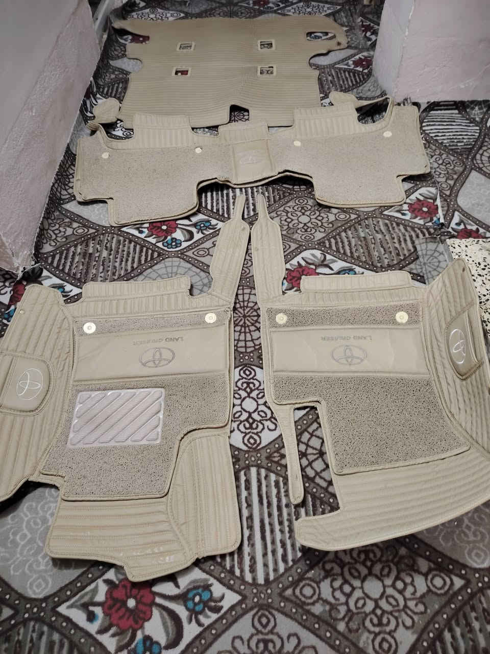 السلام عليكم للبيع ارضيات لاندكروزر من مديل ٢٠٠٨الئ ٢٠٢١ سيد علي ***********
