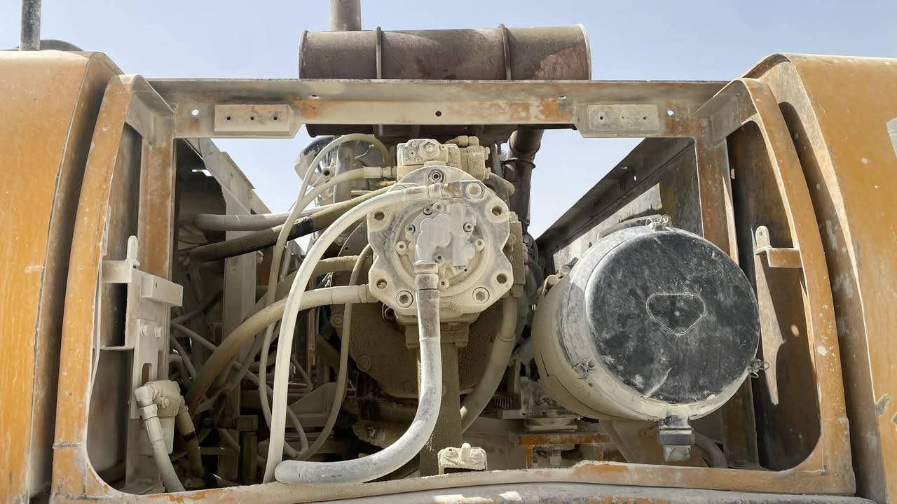 السلام عليكم للبيع حفاره هيونداي حجم450موديل2002  كامله مناقصه شي محرك جديد مضخه جديده  للاستفسار***********
السعر275ورقه وبيه مجال
