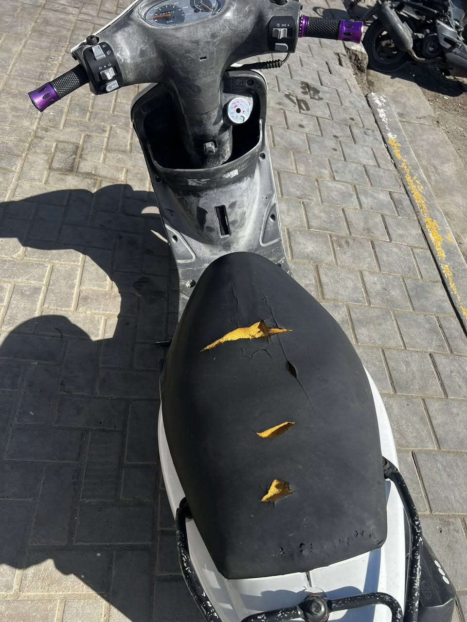 السلام عليكم ماكس منغولي مكفوله كفاله عامه مكينه خرسه نكره سلف دهن كله امزويل  كهربائية كله شغاله مال جناي ويمكم الحساب كفرات كله مختمه أوراق كامله 
سعر 550وبيه مجال للطيبين الدراجه متفشل ولو عندي مكان مابيعه بس الله شاهد طرمتنه متكفي دراجه 
عنوان بغداد الشعب شارع عدن 
اتصال فقط ***********
