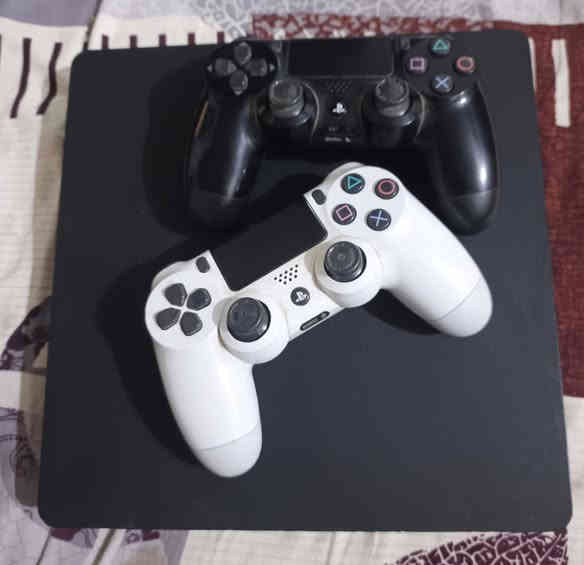 بلي فور سلم أونلاين
يدتين + 3الالعاب 
GTA 5
إله الحرب
بيس 18
السعر 220وبي مجال
***********
