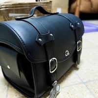 جنطة جلد • خلفية