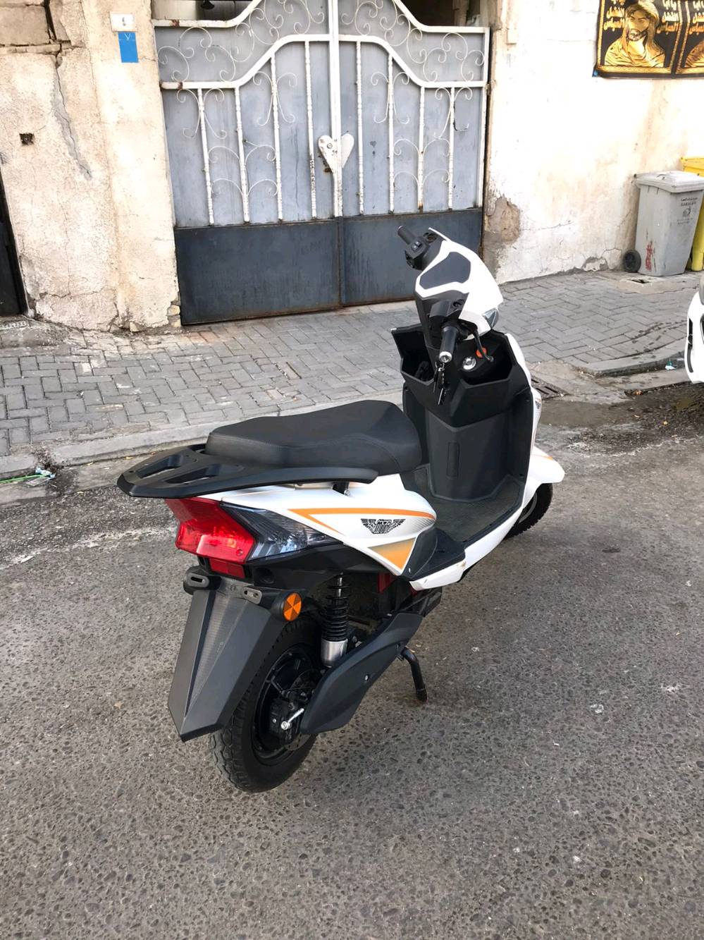 السلام عليكم 
دراجة كهربائية MTR 2025
ماشية ١٧٥٠ كيلو متر وياها ملحقاتها (صندوگ وشاحنة)
العنوان : البصرة النجيبية دور الكهرباء