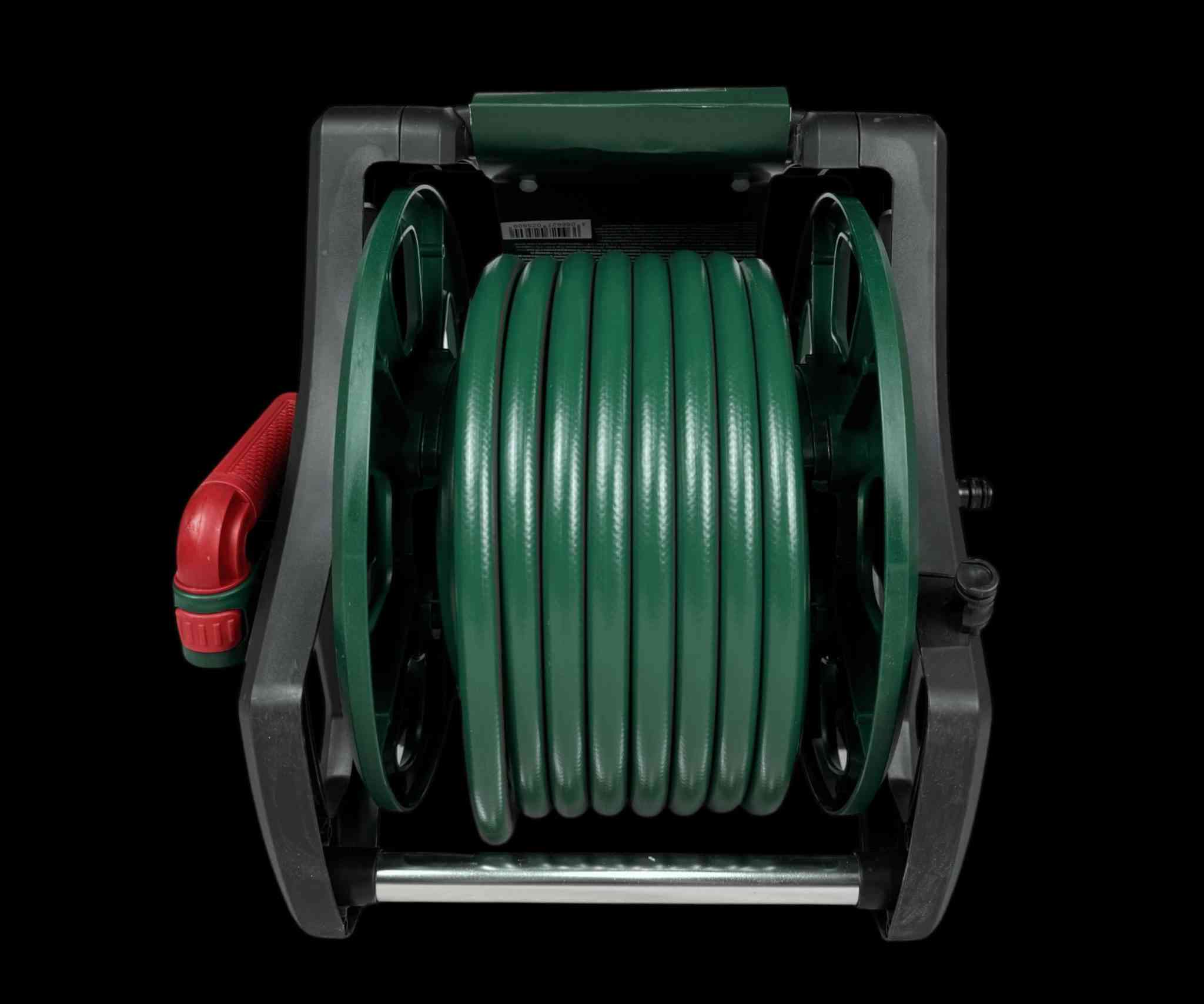 خرطوم ماء 20متر مع 4 نوزل
الاستخدامات

ري الحدائق والمساحات الخضراء بسهولة وسرعة

تنظيف السيارات والأرضيات الخارجية

استخدام متعدد الأغراض في المنازل أو المنشآت الزراعية الصغيرة

المميزات

طول مثالي يبلغ 20 مترًا، مما يتيح الوصول إلى الأماكن البعيدة بسهولة

توفير الوقت والجهد من خلال تصميم ذكي يساعد على إنجاز أعمال الري والتنظيف بكفاءة عالية

بكرة مدمجة مع مقبض دوران تسهّل لف الخرطوم وتخزينه بشكل مرتب دون تشابك

مواد متينة مصممة لتحمل العوامل الجوية مثل أشعة الشمس والحرارة، مع مقاومة عالية للتآكل

مقبض مريح يسهّل حمل المنتج ونقله حتى عند العمل في مساحات واسعة

نظام تركيب سهل يتوافق مع أغلب وصلات المياه القياسية للاستخدام الفوري

مرونة في الاستخدام، مثالي للاستخدام المنزلي أو الخارجي، مع تصميم يناسب جميع أنواع البيئات

أبعاد المنتج: الارتفاع 34 سم × العرض 30 سم ×الطول 30 سم يجعل التخزين سهلًا في المساحات الصغيرة

قطر فتحة الخرطوم 2سم

الملاحظات

يفضل تخزين الخرطوم في مكان مظلل لتجنب التلف الناتج عن أشعة الشمس المباشرة

تجنب تعريض الخرطوم لضغط زائد أثناء الاستخدام للحفاظ على جودته

تأكد من توافق وصلات الخرطوم مع مصدر المياه لديك قبل الاستخدام

السعر ـــــــــــــــ33 الف


**إذا كنت صاحب هذا الإعلان وتريد حذفه لأي سبب، رجاءا أرسل رسالة إلى الدعم الفني**