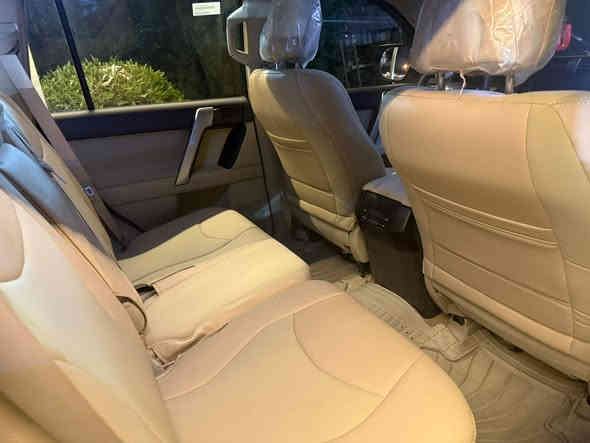 السلام عليكم 
تويوتا برادو  مدنايت Txsموديل 2023 رقم اربيل ماشية 55 الف السيارة جديدة صيانة وتبديل دهن بالشركة ساز 
مكفولة عدا بارد بسيط 
السعر / 455 
الإتصال/ ***********
