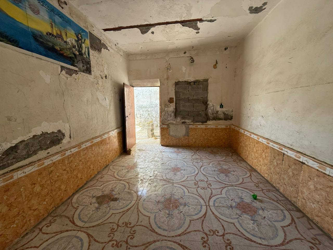 🏡 بيت للبيع – حي الشهداء / منطقة ال صعيوج 
 المساحة: 100 م²
 البناء: قديم
 الواجهة: 10 م
 النزال: 10 م
 السعر: 44 مليون دينار 
***********

