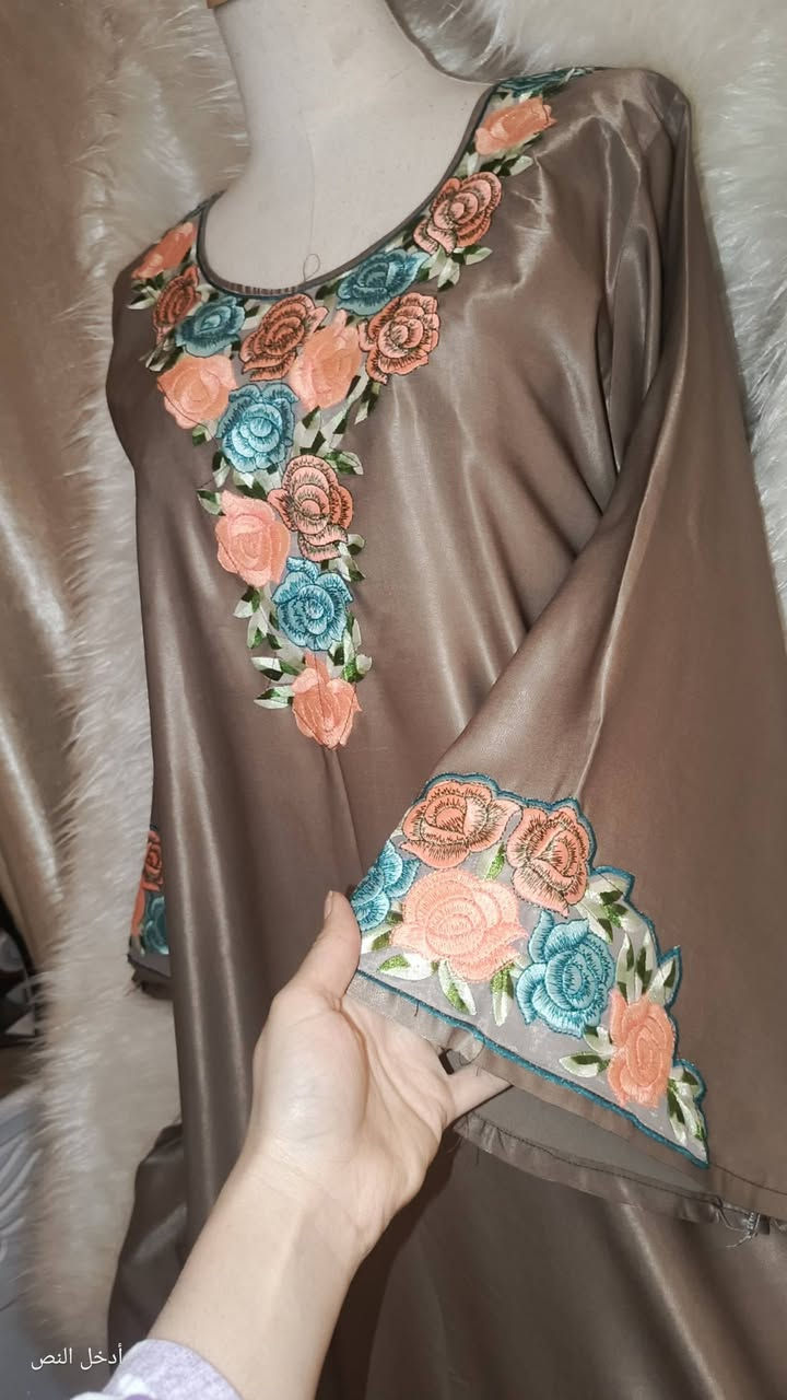 "الراحة والأناقة اجتمعن بكُلَبِيّة مفصلة خصيصاً إلك." ✂️
بس شوفو جمال الخامه كشمير الستن 
متوفر توصيل داخل الكوت والمحافظات 🚖


**إذا كنت صاحب هذا الإعلان وتريد حذفه لأي سبب، رجاءا أرسل رسالة إلى الدعم الفني**