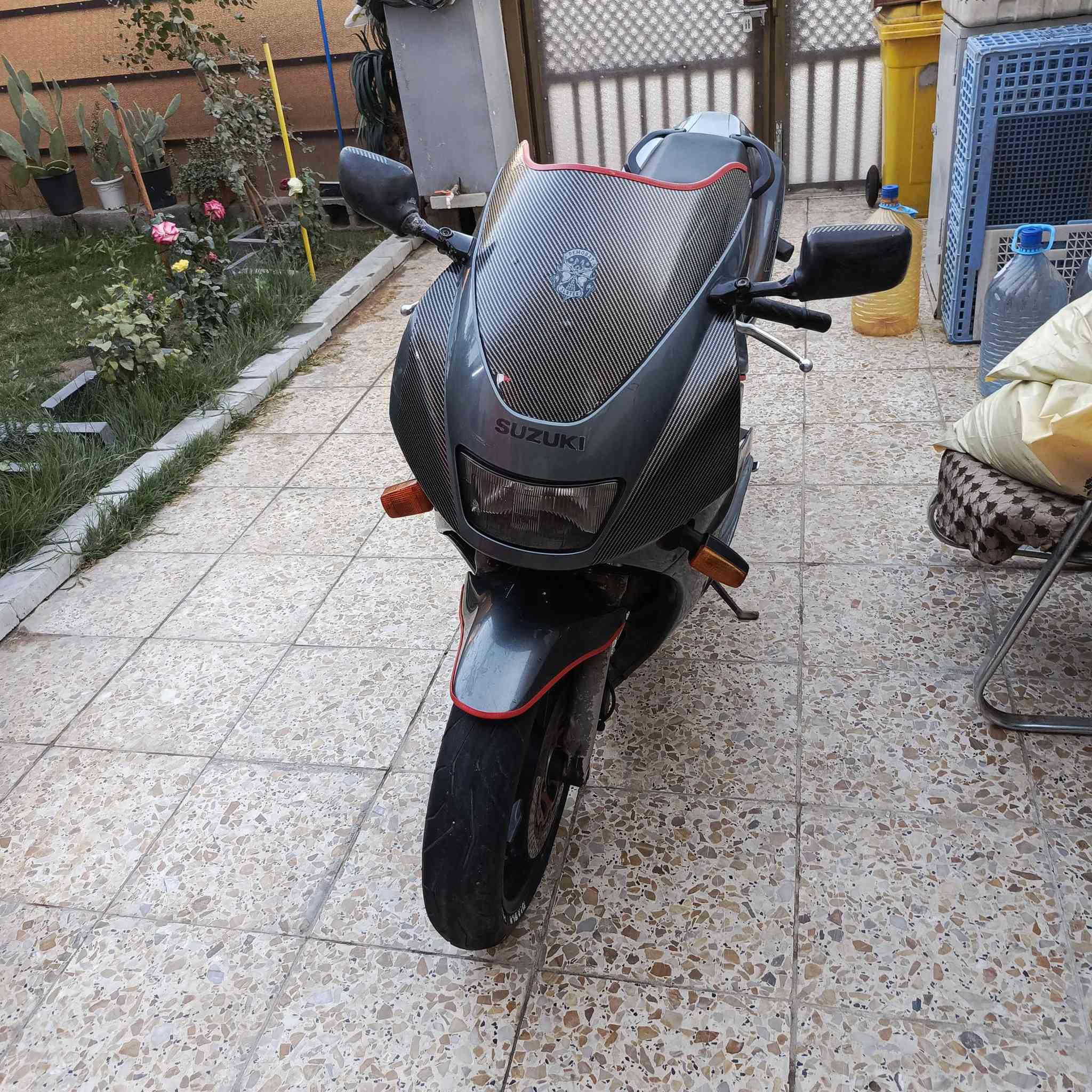 بطح سوزوكي 400rf دوش ١٦ تجي ٤ كام شفت
 دراجه مبيها نقص دهن قبل يومين مبدل ٧٥ الف مي راديتر ب٢٠ الف زيتي 
دهن بريك امامي وخلفي 
محرك دوش 16 يعني 4كام شفت صاروخ قبق ولفات وكاله احمر رياضي 
مكينه كير كفاله عامه 

نقصها فقط كفرات تعبانه 
كهربائيات بلجيس
العنوان بغداد البياع شارع عشرين 
***********
