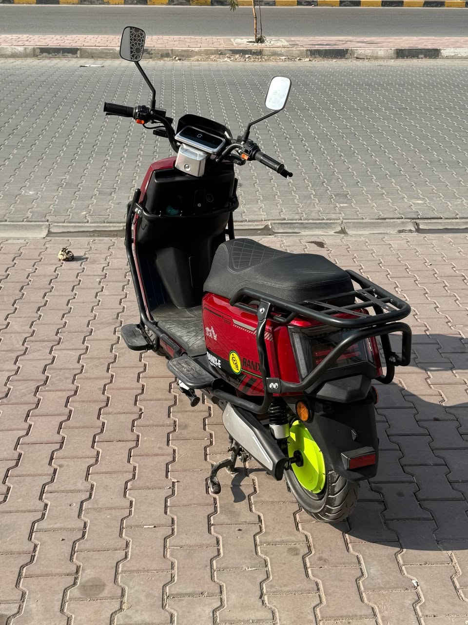 سلام عليكم دراجة شحن للبيع الدراجة نضيفة وما ماشية السعر بل خاص مواصفات الدراجة 1- ترجع بك 2- اللايت زينون عالي ناصي 3- جنطة جبيره 4-بيها لايت سكن 5- الويل الامامي والخلفي بلادي 6- هورن 7-جكات امامي خلفي فول 8- اربع اشاير يمين ويسار 9- نظام بارك 10-ثلاث نمر 11- السرعة 99    12-6بطاريات الحجم الچبير الدبل


**إذا كنت صاحب هذا الإعلان وتريد حذفه لأي سبب، رجاءا أرسل رسالة إلى الدعم الفني**