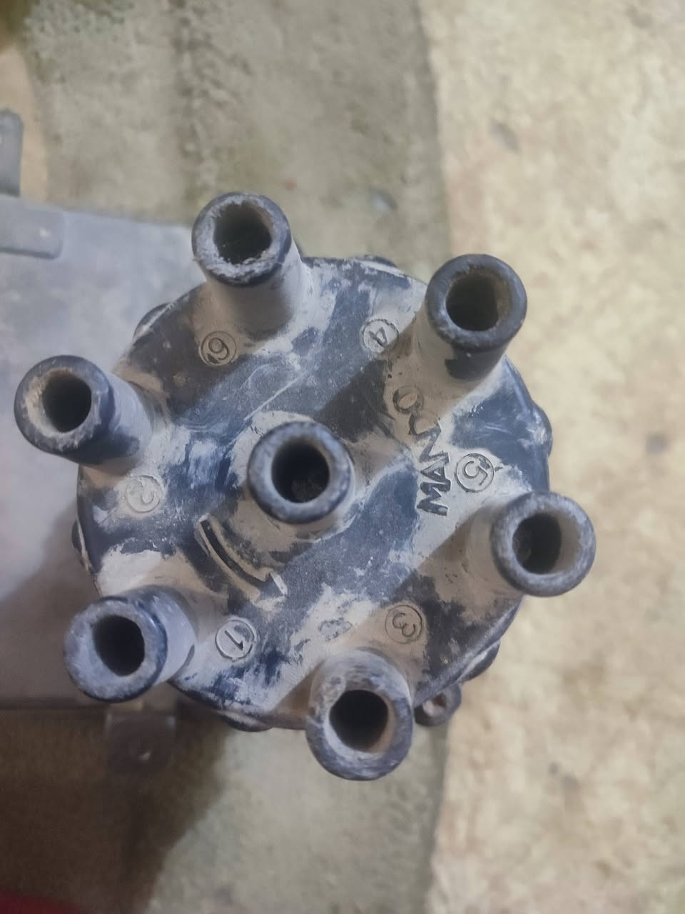 سلام عليكم ابيع غراض مال باجيرو موديل 94 تفصيخ  يرهم الكيلوبر ***********
