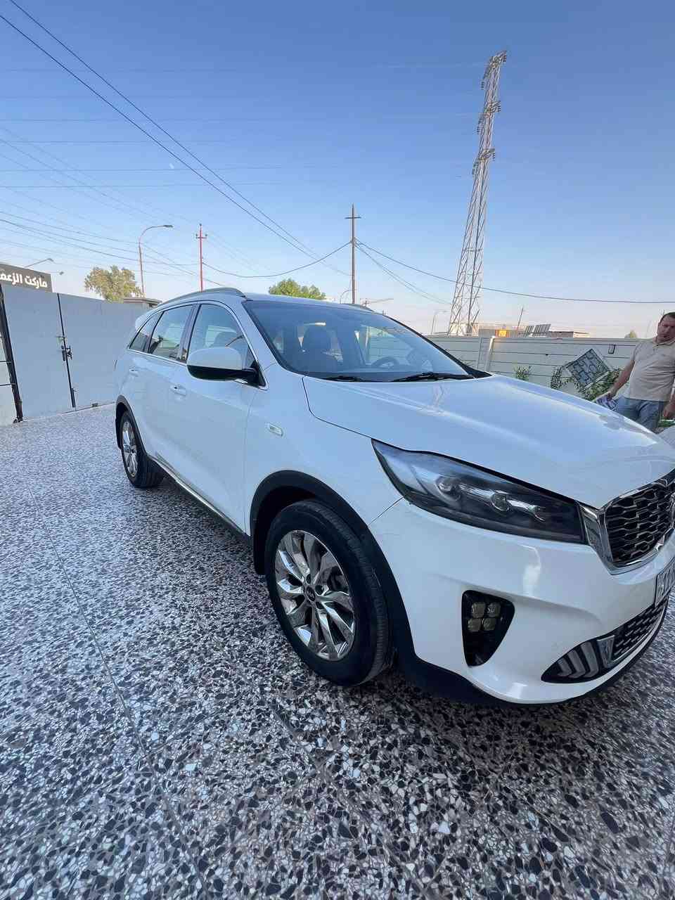 السلام عليكم سورنتو رقم بغداد
موديل 20 اربعه سلندر 
لون ابيض داخل جلد 
تحكم ستيرن 
ويل كب حساسات خلفيه 
بأسمي تحويل ثاني يوم ضررها 
بنيد مصبوغ فقط وبيها قطعه بارد 
وحالوب بالقماره 3 رصعات
السعر 17000سبعة عشر الف دولار امريكي 
***********
