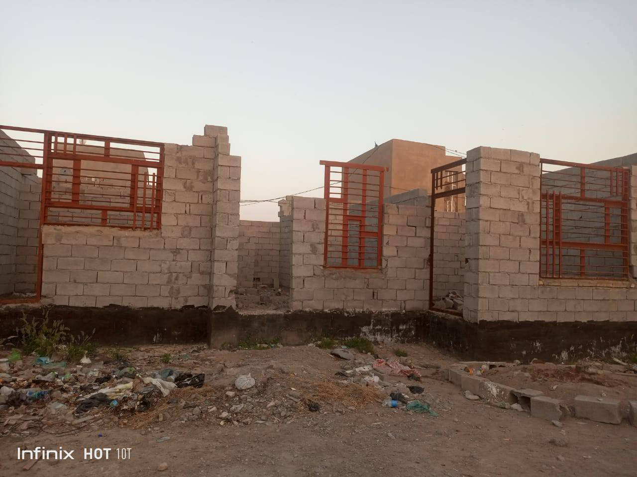 هيكل  مساحة 180 م 2 غرف نوم + استقبال  + صاله + مطبخ  حي زليزل الفرع  8    ( مناسب جداً ) *********** /***********
