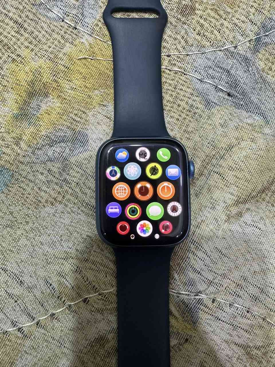 سلام عليكم  اصليه ابل
حجم قياس 45 ملم 

ساعه Apple Watch Series 7
بطاريه 91بلاد 
ذاكر 32
سوار رياضي
لون أزرق
المواصفات الرئيسية:
سعر خاص راسلني تدلل عنوان ميسان دور النفط 
 
• شاشة كبيرة Always-On Retina بحواف نحيفة
 • مقاومة ماء حتى 50 متر (مناسبة للسباحة)
 • مقاومة غبار IP6X
 • مستشعر نبضات القلب
 • مستشعر قياس الأكسجين في الدم (SpO₂)
 • شحن سريع بكابل USB-C مغناطيسي


**إذا كنت صاحب هذا الإعلان وتريد حذفه لأي سبب، رجاءا أرسل رسالة إلى الدعم الفني**