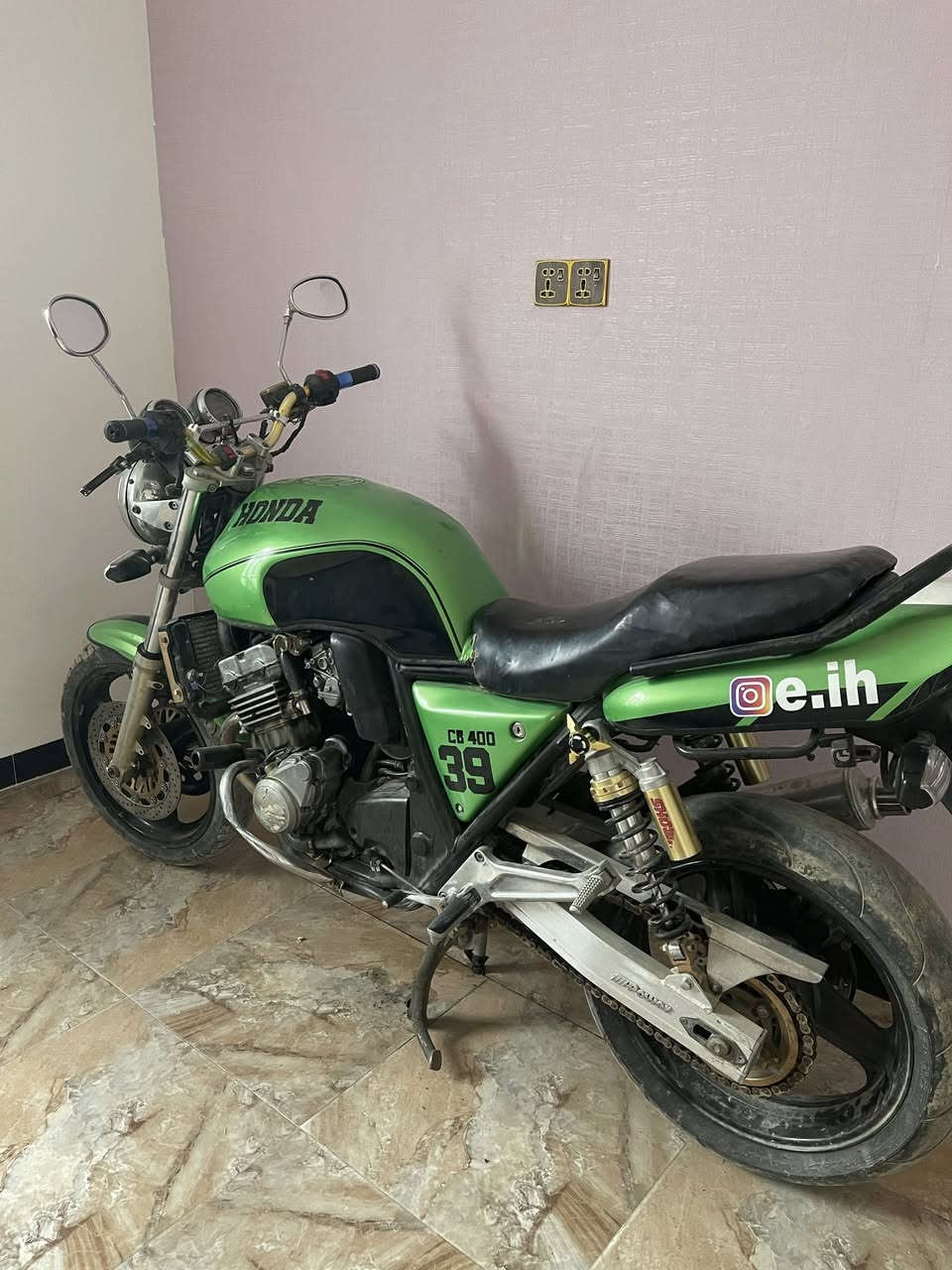 سلام عليكم
دراجه CBR 400 جيل اول 16 ولف  
دراجه طفت بيه ما اعرف شنو سبب أبيع كوم حديد لحد يدخل ويسئل شبيه ما بيه كوم حديد لا دخلت على فيتر ولا وديت دراجه على اي فيتر وكفت بيه ما اعرف شنو سبب العطل السعر 800 وبيه مجال خاص رسالني وتدلل 
العنوان ، الأنبار ، الرمادي 
هـ *********** وتساب هم
