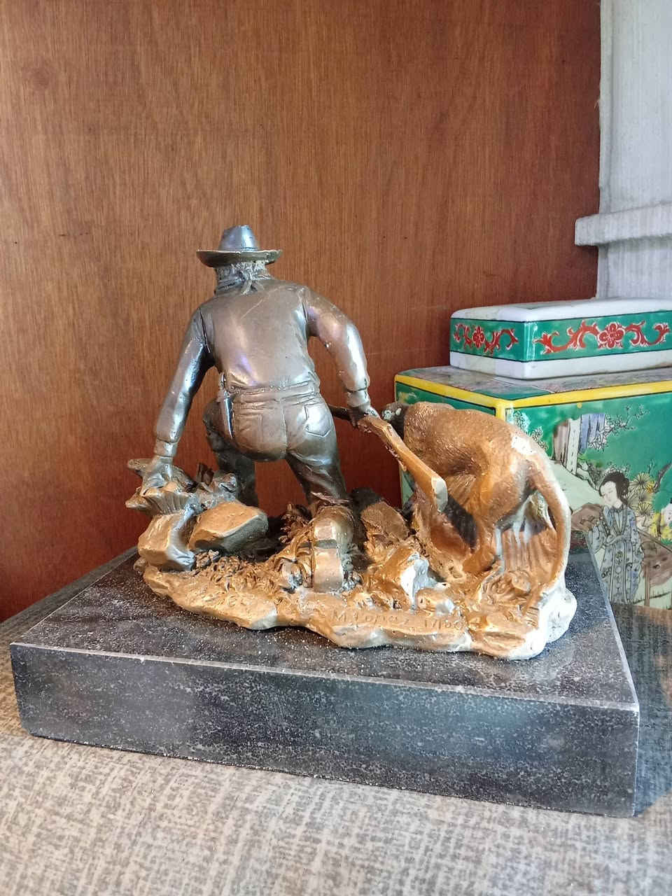 عمل برونز قاعدة مرمر موقع ارتفاع 
ارتفاع 16 طول 18سم


**إذا كنت صاحب هذا الإعلان وتريد حذفه لأي سبب، رجاءا أرسل رسالة إلى الدعم الفني**