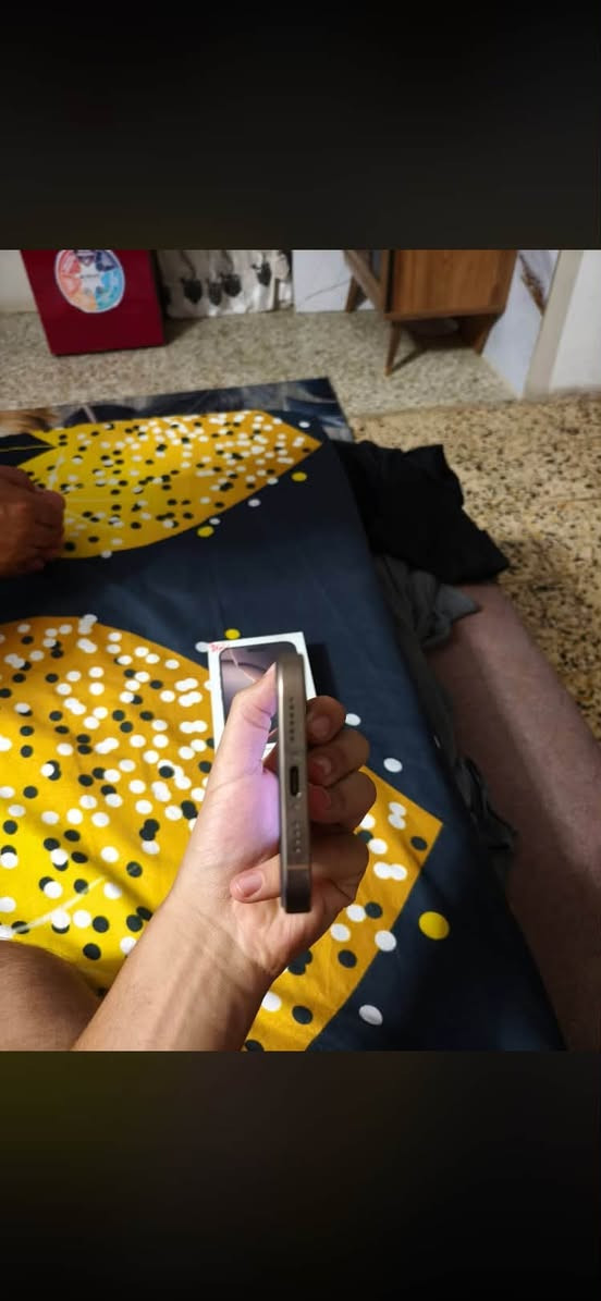 السلام عليكم  للبيع / آيفون ١٦ برو ماكس     الذاكرة / ٢٥٦    ضمان ABM/ شرق اوسط     ألون الصحراوي 🤎    البطارية /100 كامل ملحقات السعر خاص
***********
