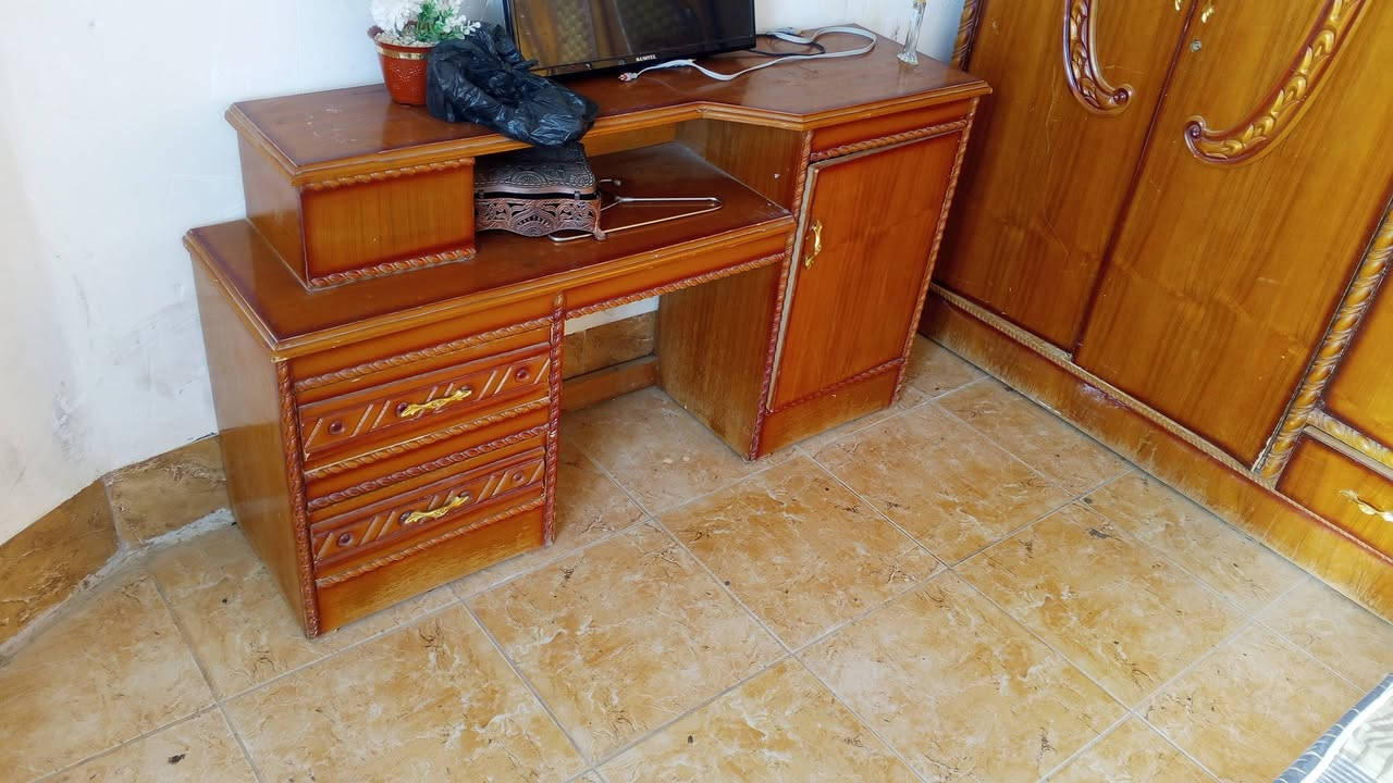 غرفه للبيع نظيفه وحلوه رايتها ب 400 وبيها مجال واتصلوا على هذا الرقم***********
