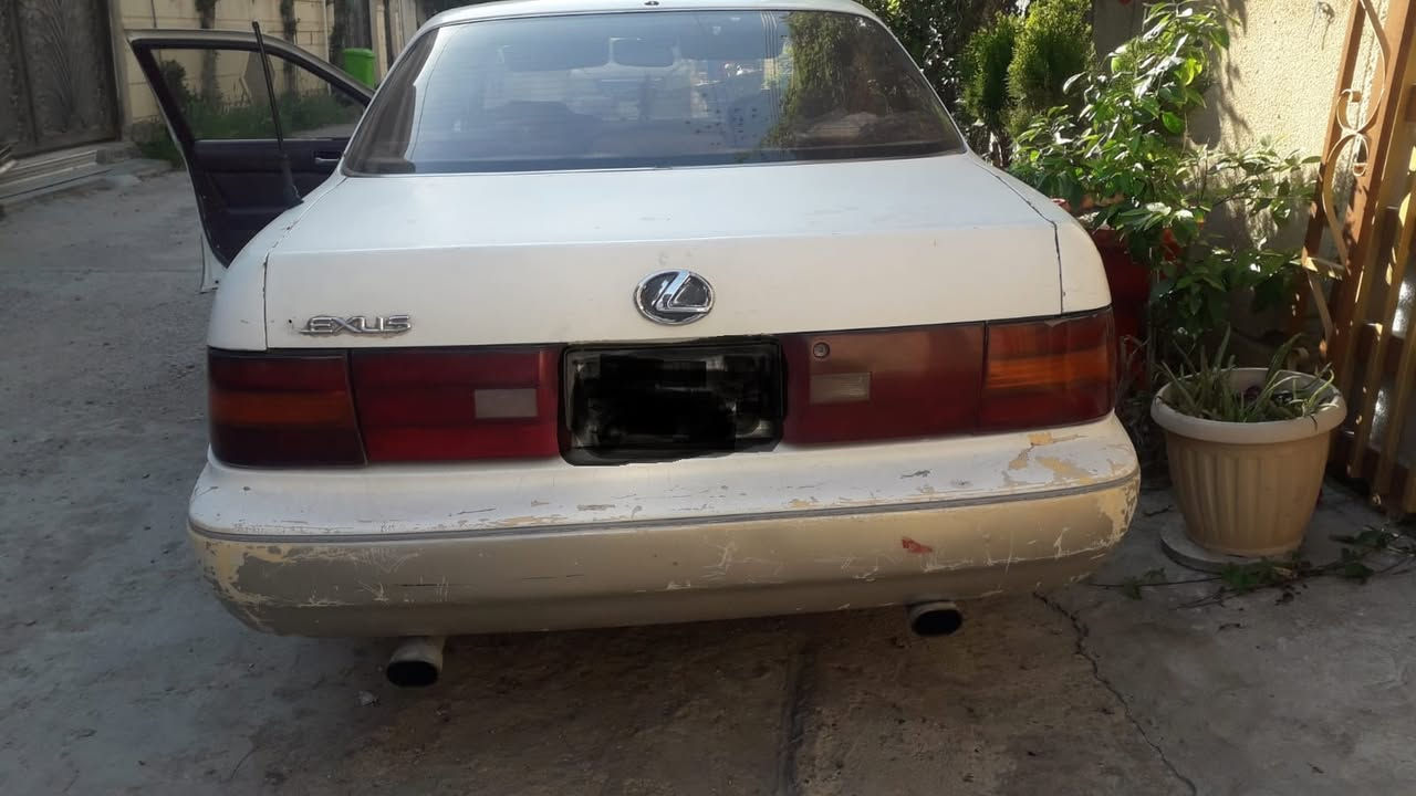 السلام عليكم لكزز 1990 خليجي بسمي رقم بغداد سنويه 2029 كهربائاتها شغاله تبريد شغال تخم تاير جديد باتري جديد محرك 3000  هزه جديده تحتاج حداديه بيها كم قطعه اخياس  مكاني بغداد اعظميه السعر 34 بيها مجال وذا اكوا امراوس سياره صفره ***********
