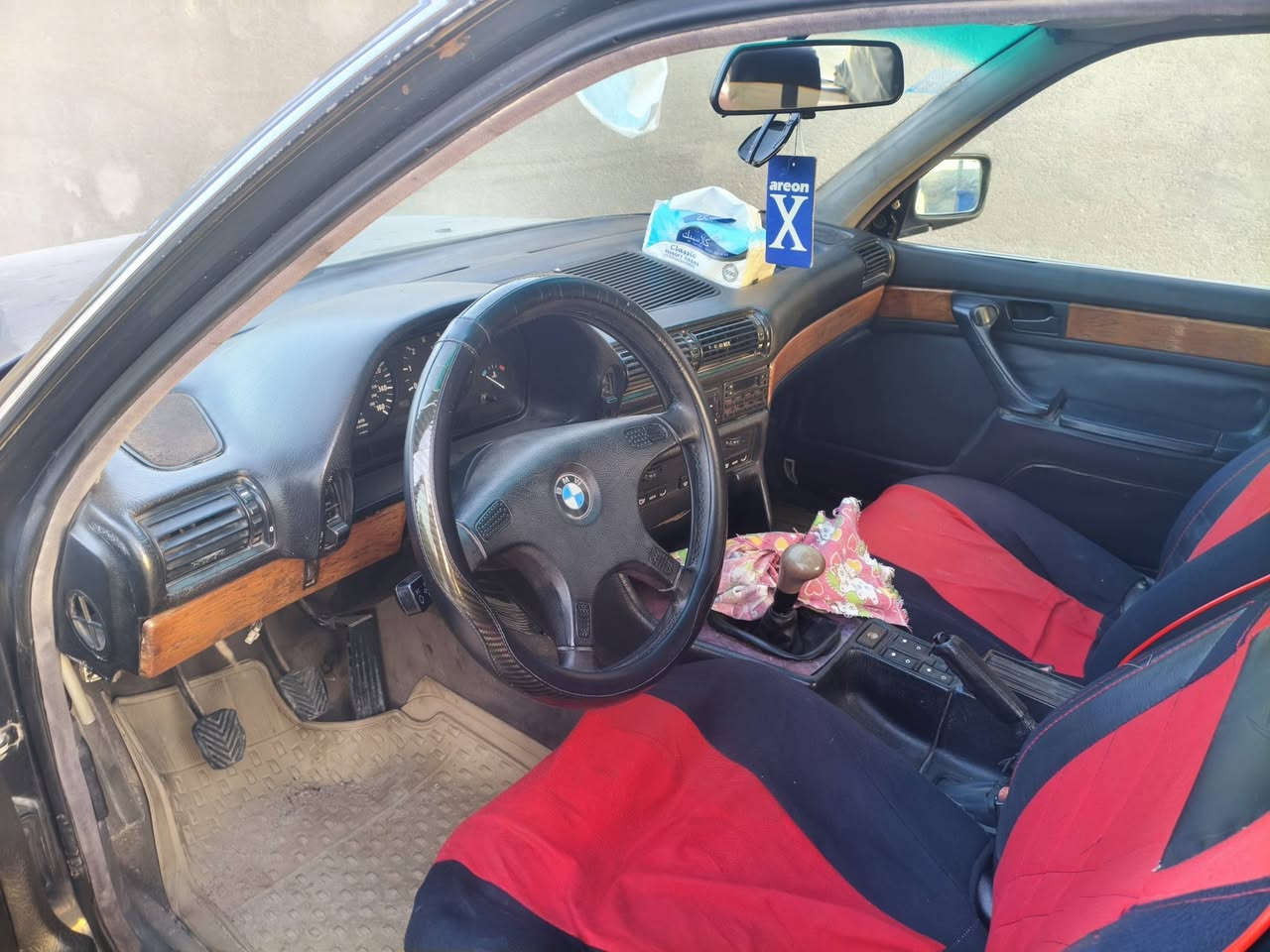 سلام عليكم سياره BMW موديل 1989سياره جديده فول مواصفات كفاله كير ومكينه وحداديه كهربائيات جاهزه وتبريد شغال استفسار ***********
