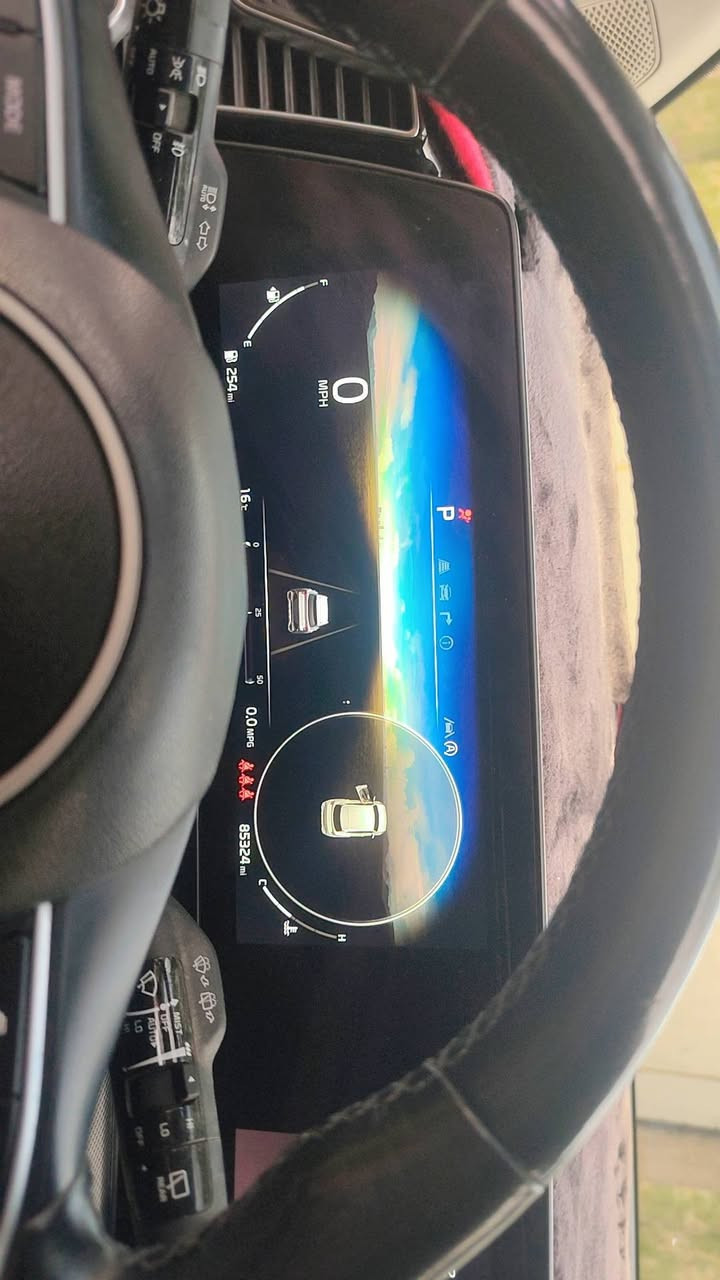 السلام عليكم
عندي كيا سبورتج 2023 فول فول مواصفات اعلى مواصفات بالسبورتج واحد على واحد وارد امريكي 
حادث امريكا بجم امامي صفحه السائق
و صندوق السيارة 
و صار بيها حادث داخل العراق بجم امامي 
جاملغ الايمن مع الايسر تبديل مع قبق البنيد تبديل 
و بارد خفيف صغير جدا صفحتين 
السيارة ما بيها نقص و نظيفه بشكل
ماشيه 136 الف و قابله للزيادة 
حجم المكينة 2500 
و بيها فحص سونار حديث الي يحب يتواصل ع واتساب و انطي كل التفاصيل 
205$ 
 هاتف ***********
