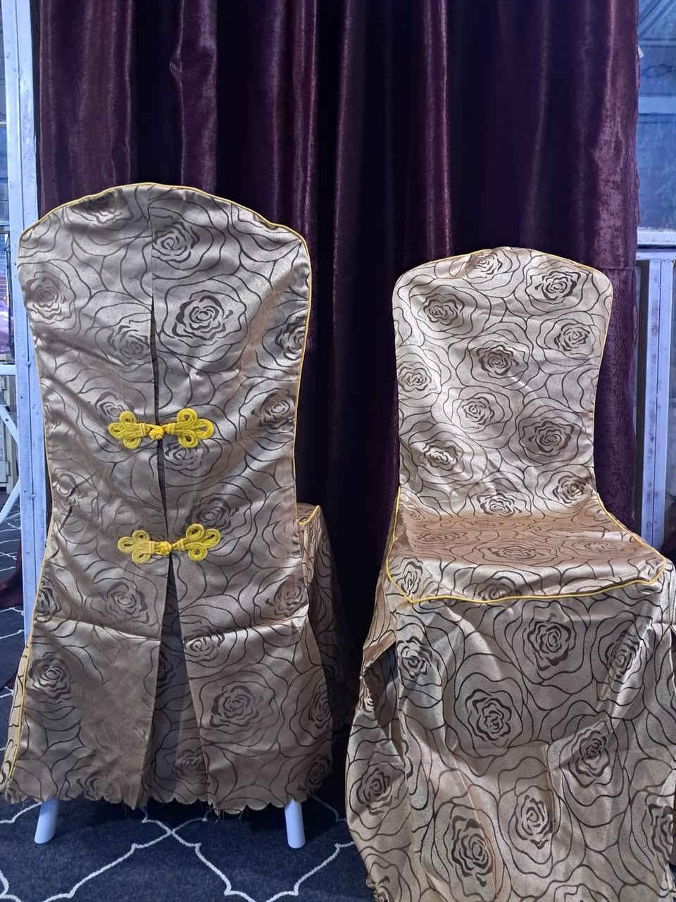 سلام عليكم عندي تلبيسات كراسي عدد ٥٠ قطعه طالعن عندي بل باله جدد غير مستخدم يفيدن مال مطعم الي يريدهم يتصل ونتفق على سعر ***********
